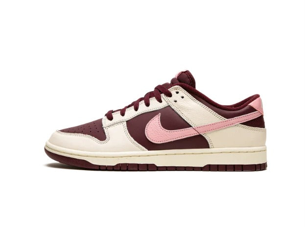 Tênis Nike Dunk Low 'Valentine's Day' Bordô / Creme