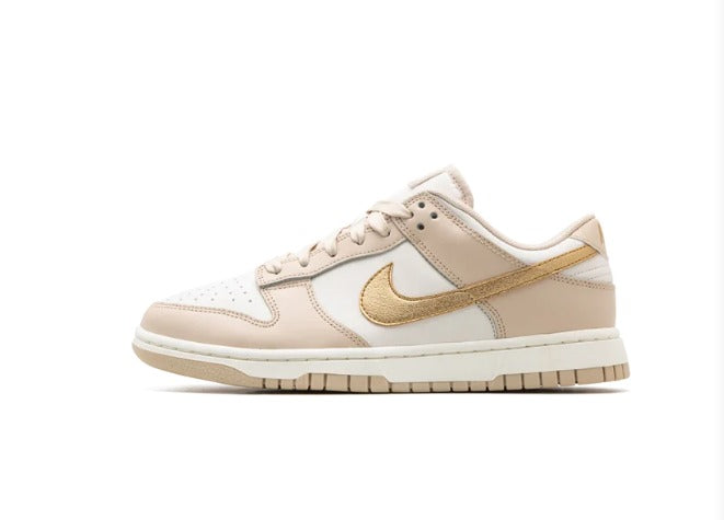 Tênis Nike Dunk Low 'Metallic Gold' Dourado
