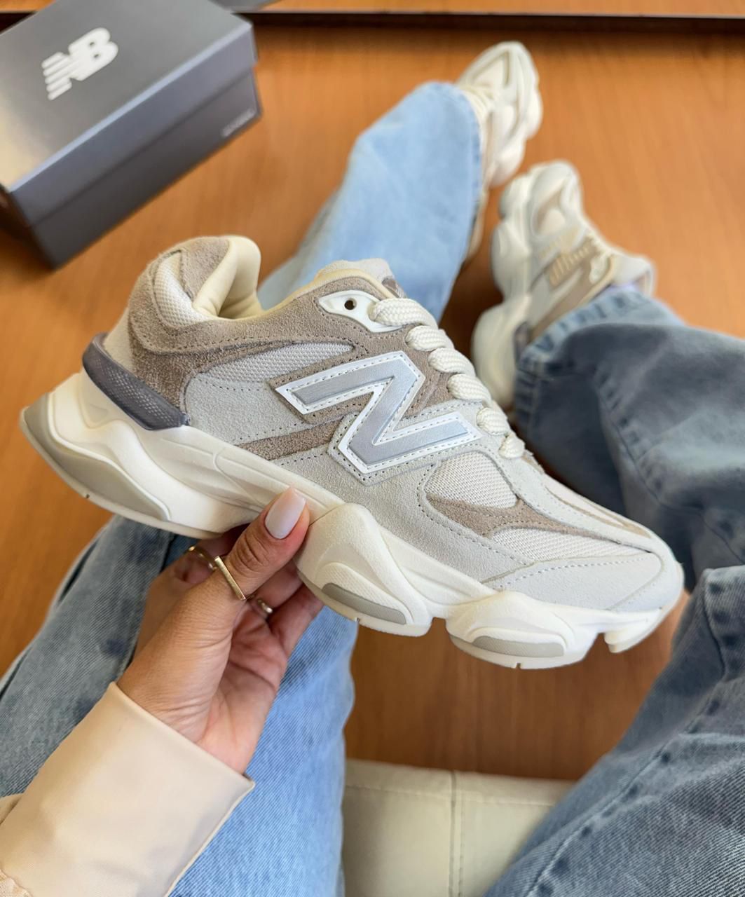 Tênis New Balance Bege