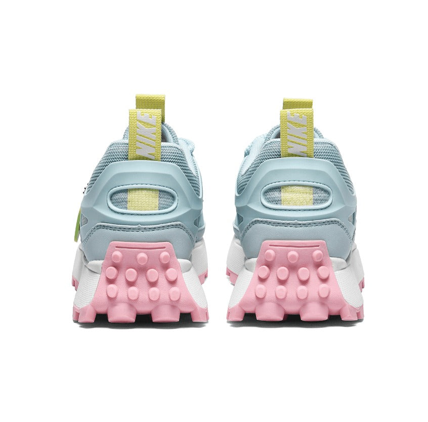 Nike bailleli azul claro e branco.