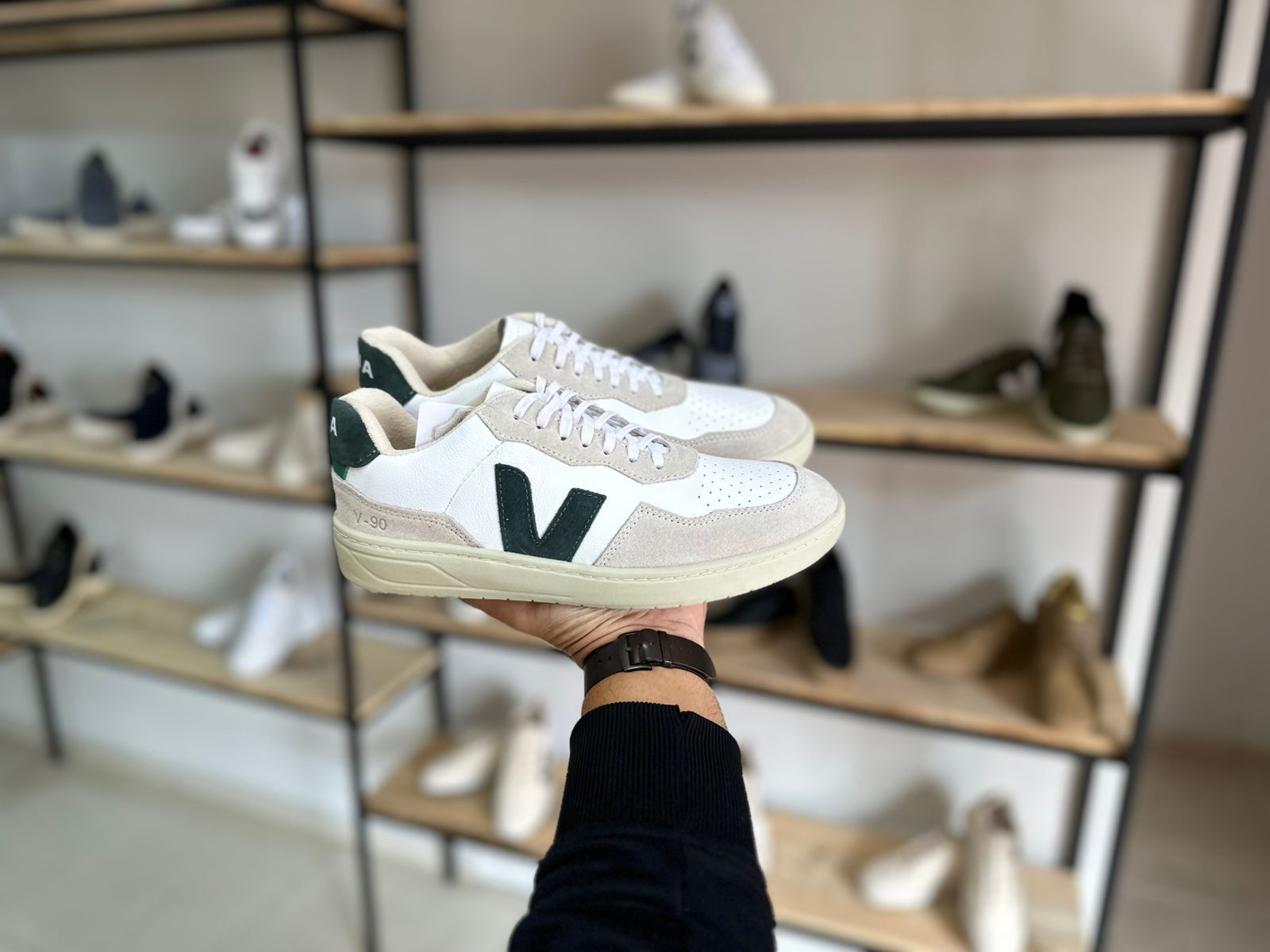 V-90 LEATHER WHITE CYPRUS