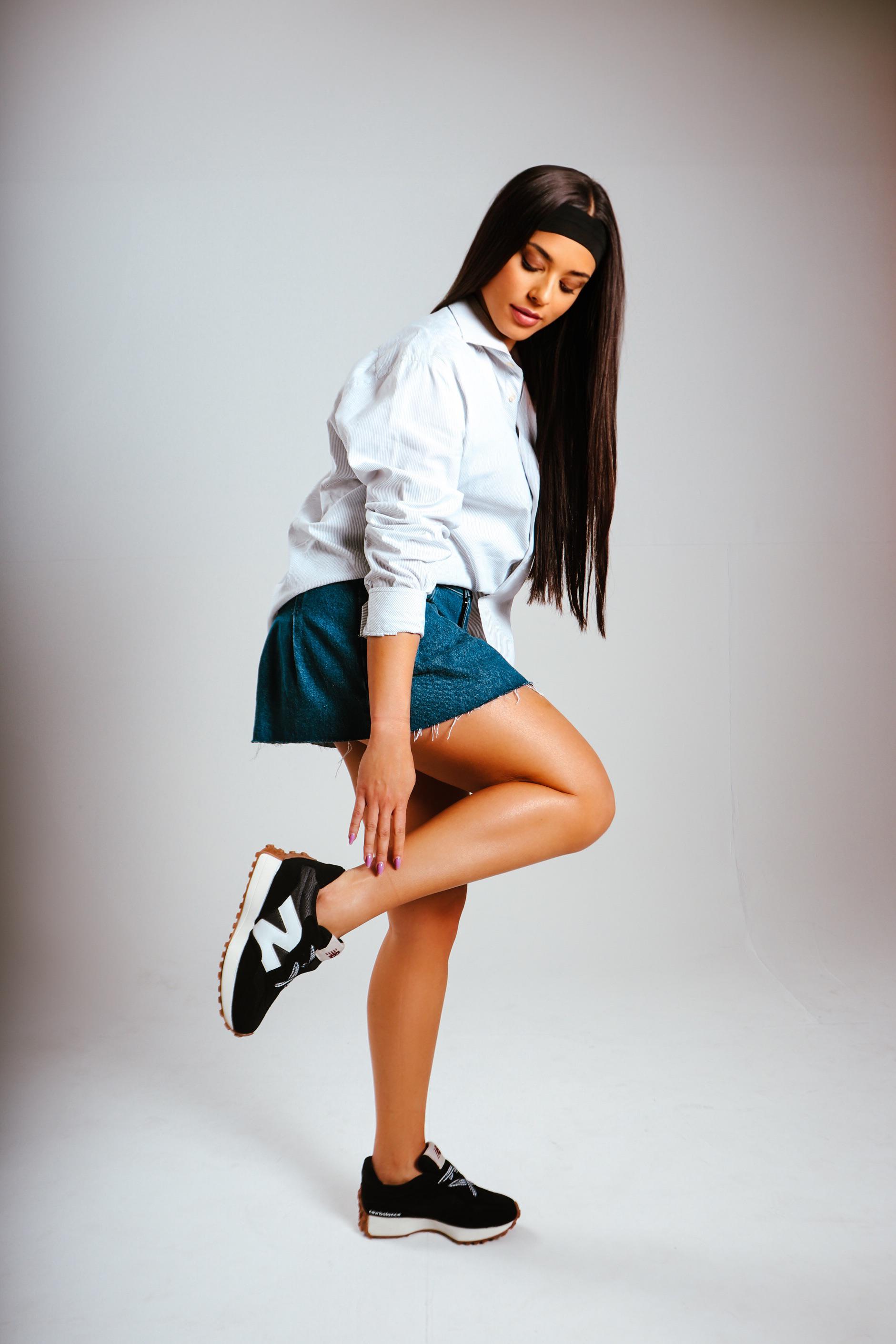 Tênis New Balance 327 Preto e Branco- Couro