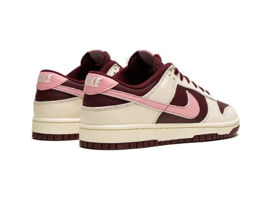Tênis Nike Dunk Low 'Valentine's Day' Bordô / Creme