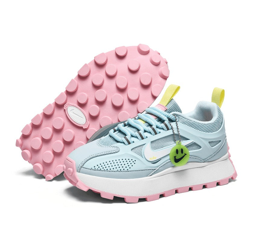 Nike bailleli azul claro e branco.