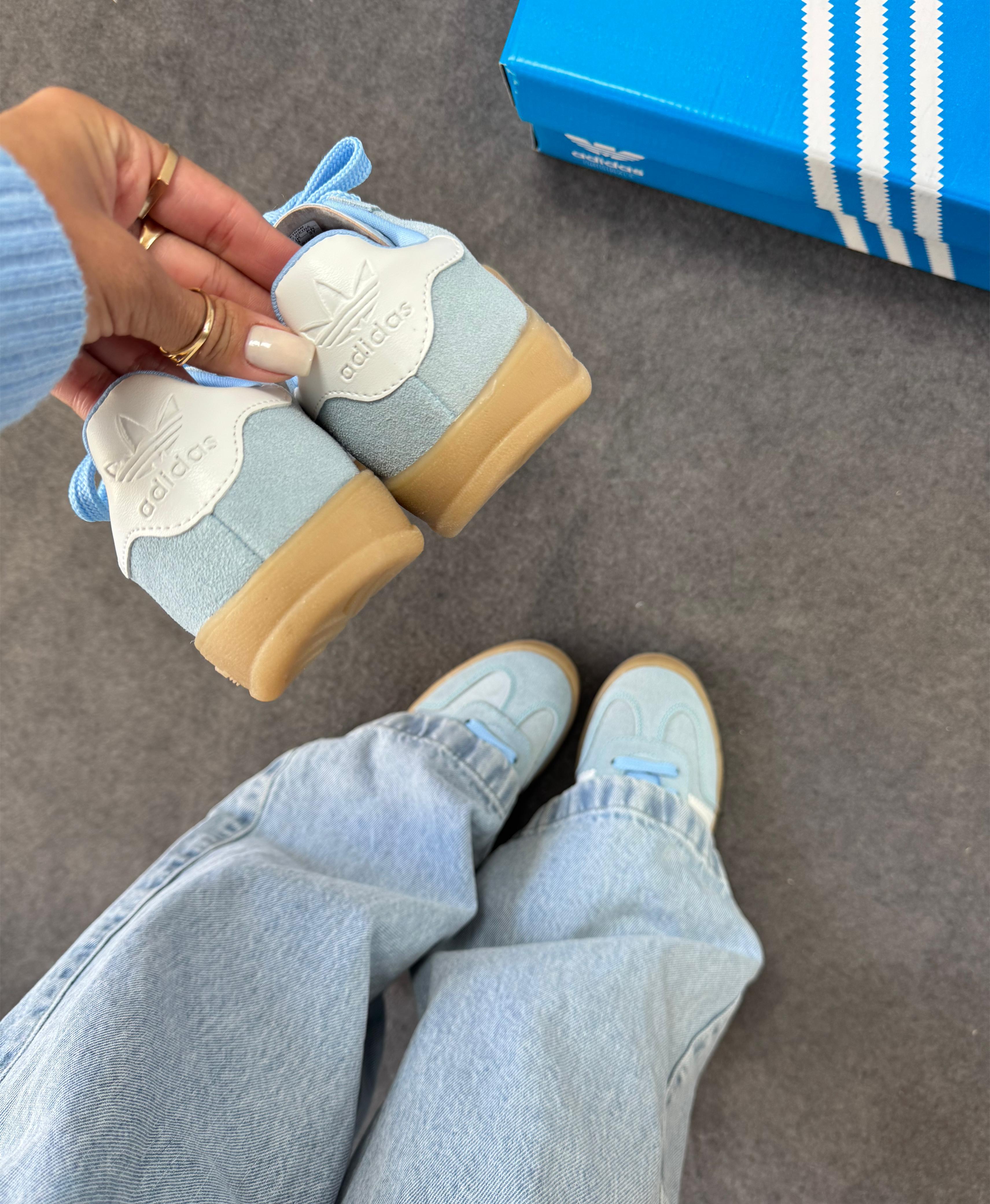 Tênis Gazelle Azul bebê